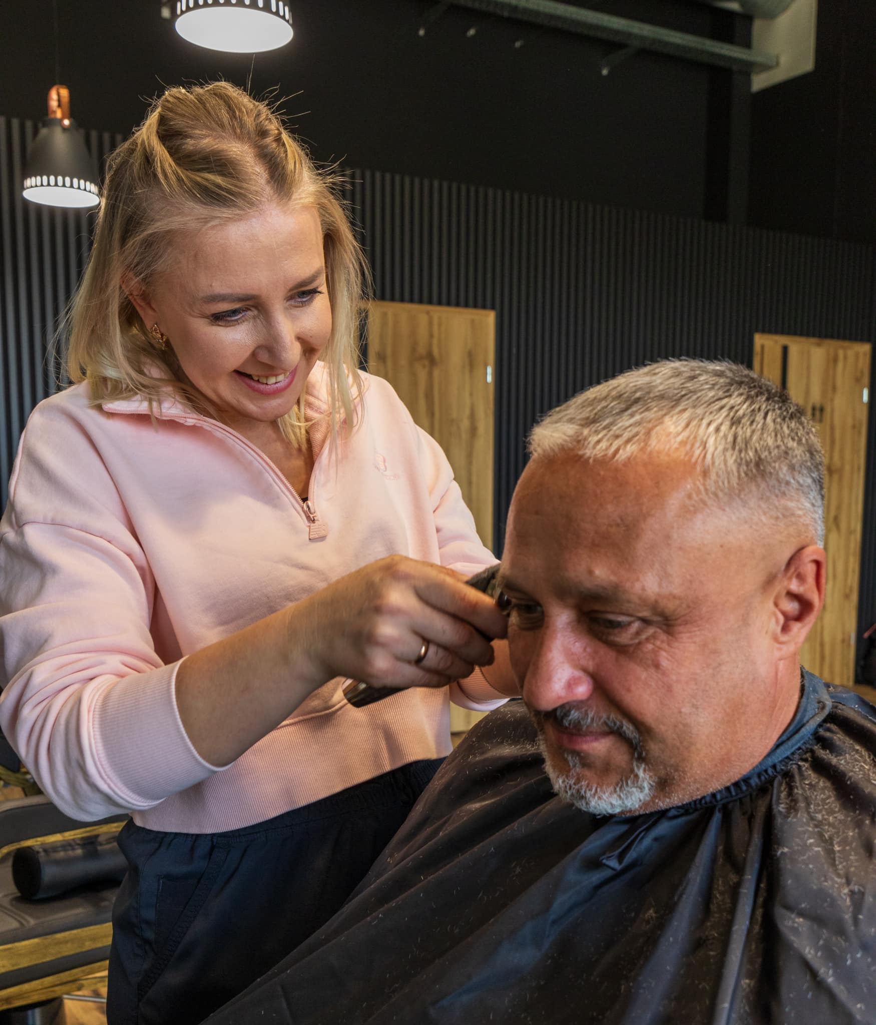 Czyste i ostre linie w każdej fryzurze.